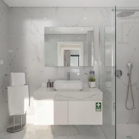 Saraiva Hills I By An Island Câmara de Lobos