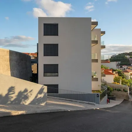 Saraiva Hills I By An Island Apartment