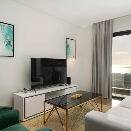 Saraiva Hills I By An Island Câmara de Lobos