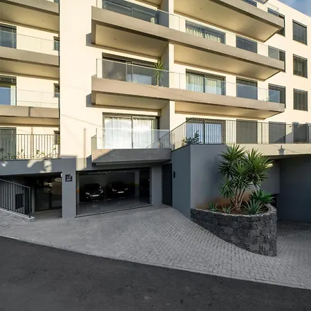 Saraiva Hills I By An Island * Камара-де-Лобуш