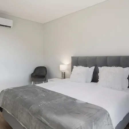 Saraiva Hills I By An Island * Камара-де-Лобуш