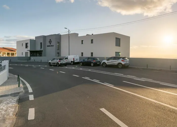 Saraiva Hills I By An Island Câmara de Lobos