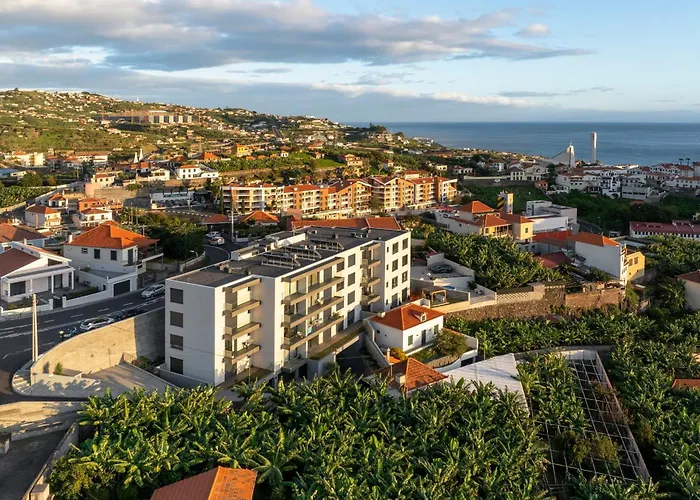 Saraiva Hills I By An Island Câmara de Lobos