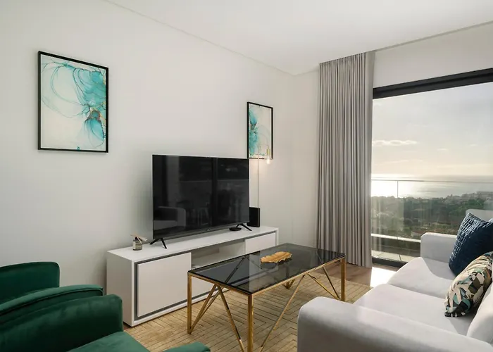 Saraiva Hills I By An Island Câmara de Lobos